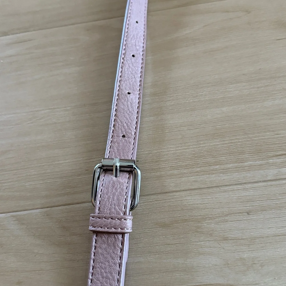 STEVE MADDEN SOFT PINK CROSSBODY PURSE ADJUSTABLE SHOULDER STRAP TOP ZIP CLOSURE